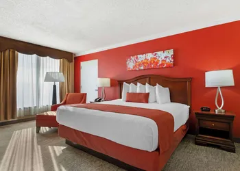 Best Western Plus Burlington hotel thumbnail 7