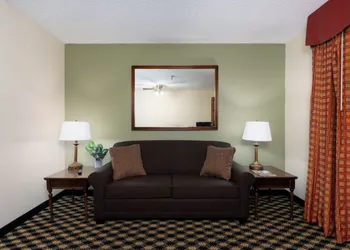 MCM Elegante Suites Abilene hotel thumbnail 4