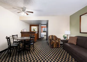 MCM Elegante Suites Abilene hotel thumbnail 5
