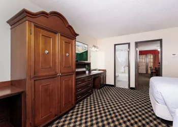 MCM Elegante Suites Abilene hotel thumbnail 6