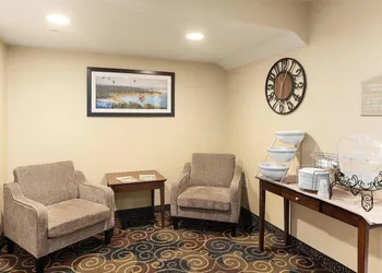Cobblestone Hotel & Suites - Knoxville hotel thumbnail 5