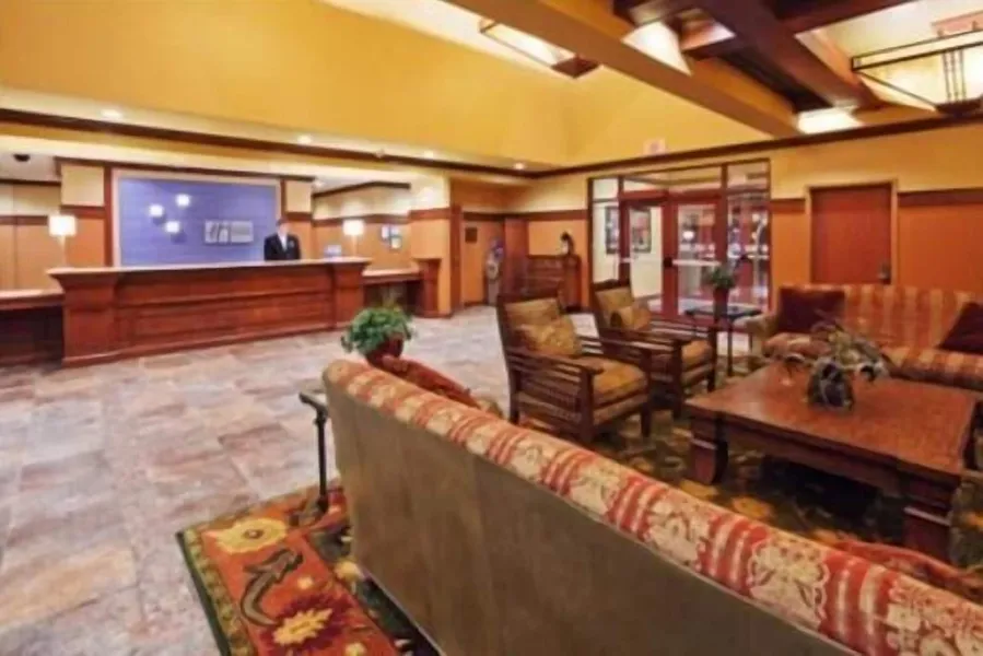 Holiday Inn Express Hotel & Suites Springfield hotel detail image 2