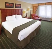 Holiday Inn Express Hotel & Suites Springfield hotel detail image 5