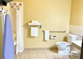 Holiday Inn Express & Suites Alice by IHG hotel thumbnail 5