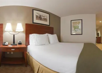 Holiday Inn Express Inn & Suites Searcy by IHG hotel thumbnail 5