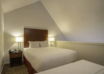 Mountain Side Hotel Whistler by Executive hotel thumbnail 5