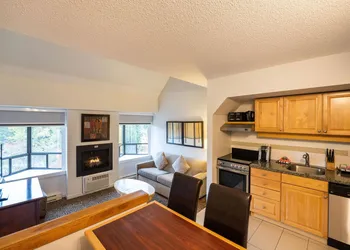 Mountain Side Hotel Whistler by Executive hotel thumbnail 6