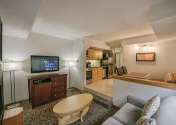 Mountain Side Hotel Whistler by Executive hotel thumbnail 8
