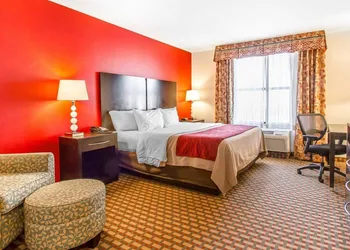 Spark by Hilton Shawnee hotel thumbnail 2