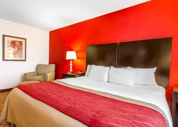 Spark by Hilton Shawnee hotel thumbnail 4