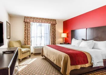 Spark by Hilton Shawnee hotel thumbnail 6