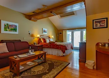 Shaker Mill Inn hotel thumbnail 2
