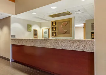 Comfort Suites Marquette hotel thumbnail 2