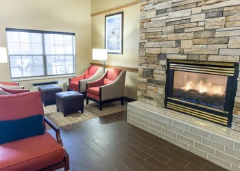 Comfort Suites Marquette hotel thumbnail 4
