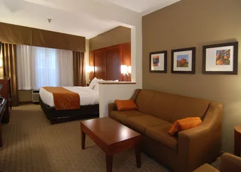 Comfort Suites Marquette hotel thumbnail 7