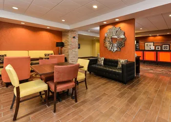 Hampton Inn Clinton, IA hotel thumbnail 7