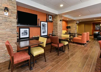 Hampton Inn Clinton, IA hotel thumbnail 8