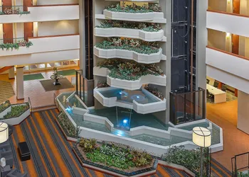 Holiday Inn University Plaza-Bowling Green by IHG hotel thumbnail 2