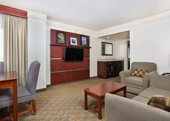 Holiday Inn University Plaza-Bowling Green by IHG hotel thumbnail 4