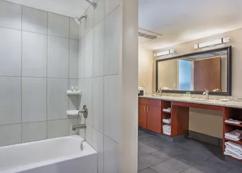 Holiday Inn University Plaza-Bowling Green by IHG hotel thumbnail 5