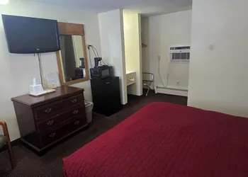 Red Carpet Inn Pulaski hotel thumbnail 6