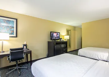 Quality Inn Dayton Airport hotel thumbnail 8