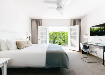 Alcazar Palm Springs hotel thumbnail 7