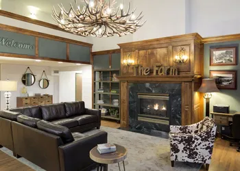 Redwood Lodge hotel thumbnail 3