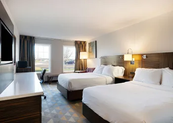 Redwood Lodge hotel thumbnail 6