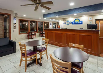 Days Inn by Wyndham Wooster hotel thumbnail 2