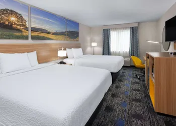 Days Inn by Wyndham Wooster hotel thumbnail 7
