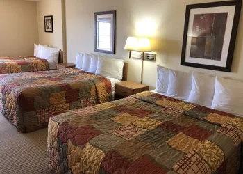 Days Inn by Wyndham Iron Mountain hotel thumbnail 3