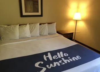 Days Inn by Wyndham Iron Mountain hotel thumbnail 5