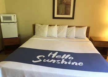 Days Inn by Wyndham Iron Mountain hotel thumbnail 6