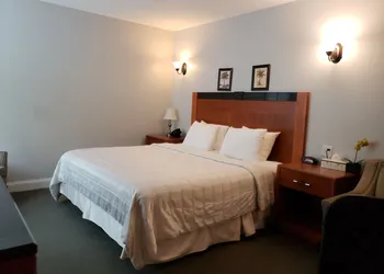 Crescent Suites Hotel hotel thumbnail 8