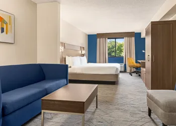 Holiday Inn Express & Suites Greenville - Downtown by IHG hotel thumbnail 6