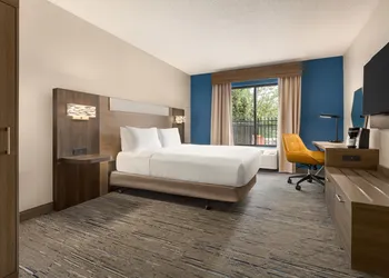 Holiday Inn Express & Suites Greenville - Downtown by IHG hotel thumbnail 7