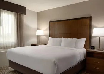 La Quinta Inn & Suites by Wyndham Fairbanks Airport hotel thumbnail 4