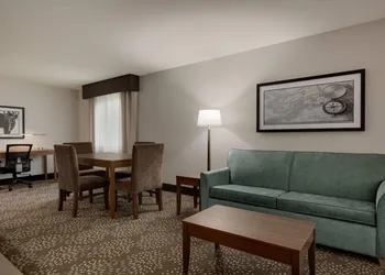 La Quinta Inn & Suites by Wyndham Fairbanks Airport hotel thumbnail 5