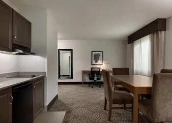 La Quinta Inn & Suites by Wyndham Fairbanks Airport hotel thumbnail 6
