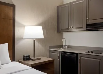 La Quinta Inn & Suites by Wyndham Fairbanks Airport hotel thumbnail 7
