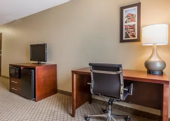 Comfort Inn & Suites Mishawaka - South Bend hotel thumbnail 7