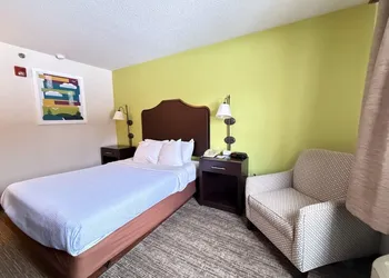 SureStay by Best Western Grove City hotel thumbnail 7