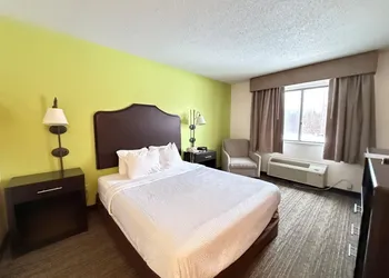 SureStay by Best Western Grove City hotel thumbnail 8