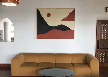 El Rey Court hotel thumbnail 2