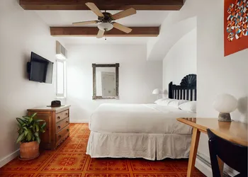 El Rey Court hotel thumbnail 6