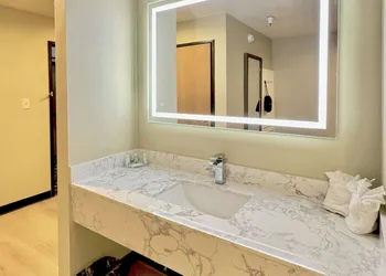 Quality Inn & Suites Willows hotel thumbnail 2