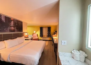 Quality Inn & Suites Willows hotel thumbnail 4