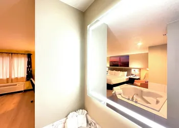 Quality Inn & Suites Willows hotel thumbnail 5
