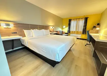 Quality Inn & Suites Willows hotel thumbnail 6